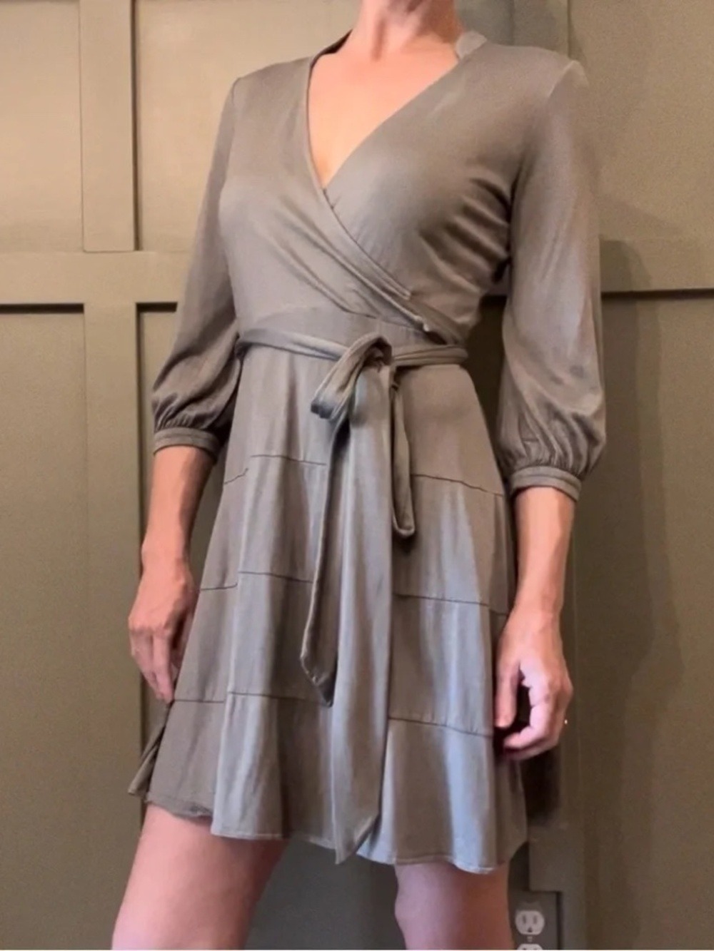 Banana Republic Silk Wrap Dress V-Neck Waist Tie Gray 3/4 Sleeve Size XS